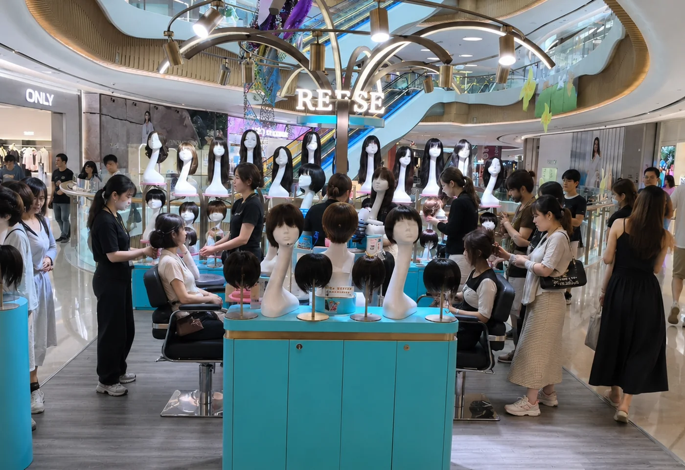 REESE瑞茜假发深圳宝安大仟里店店内环境图