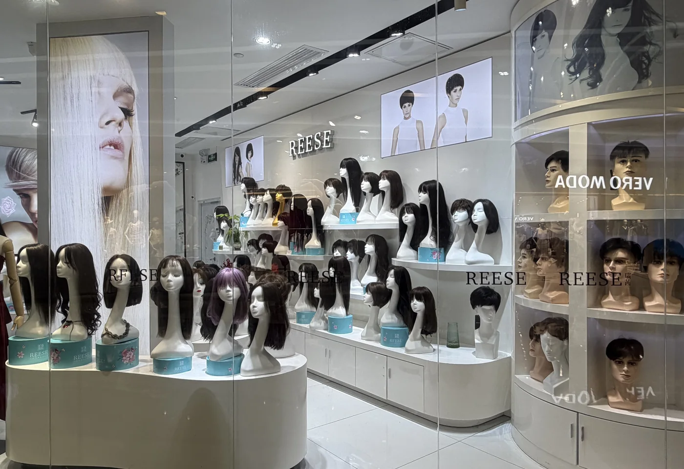 REESE瑞茜假发深圳KKone店店内环境图